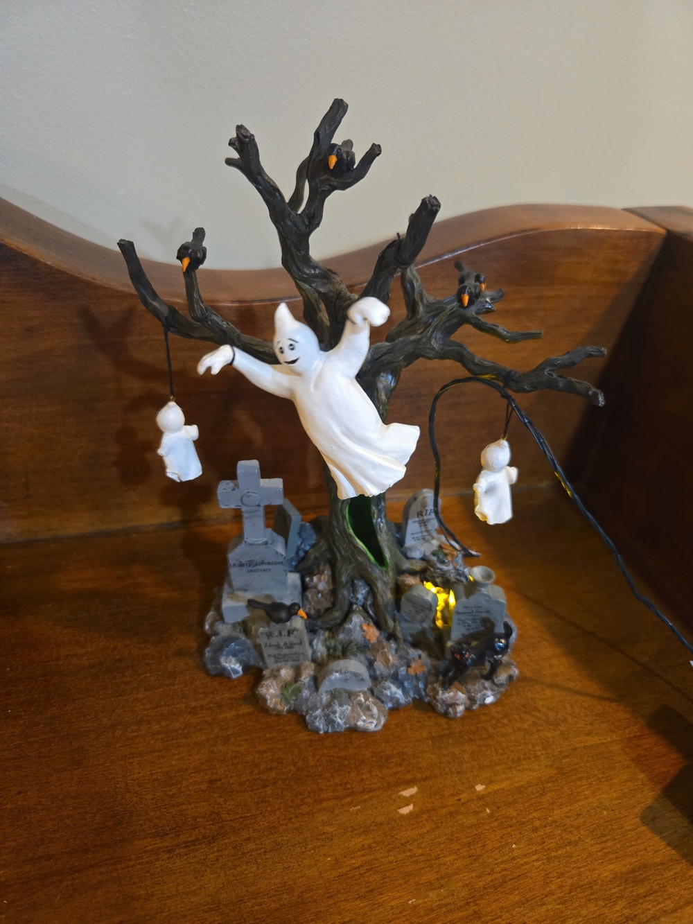 LEMAX Spooky Town Graveyard Ghost 2002 Lighted Tree 24763A Halloween